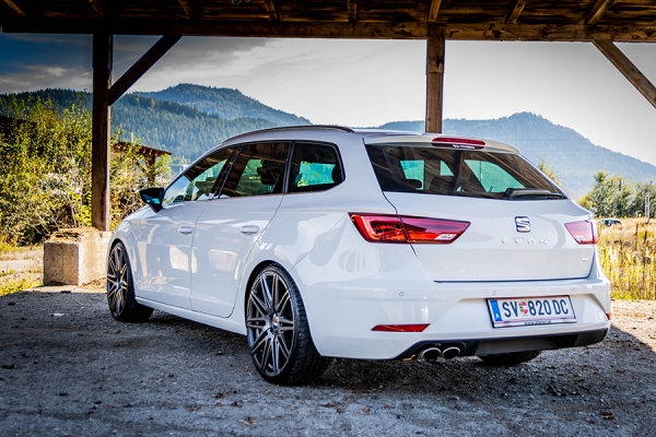 Seat Leon ST (5F8) mit Eibach Sportline Gewindefedern und 20 Zoll Twin-Monotube Projekt Felgen